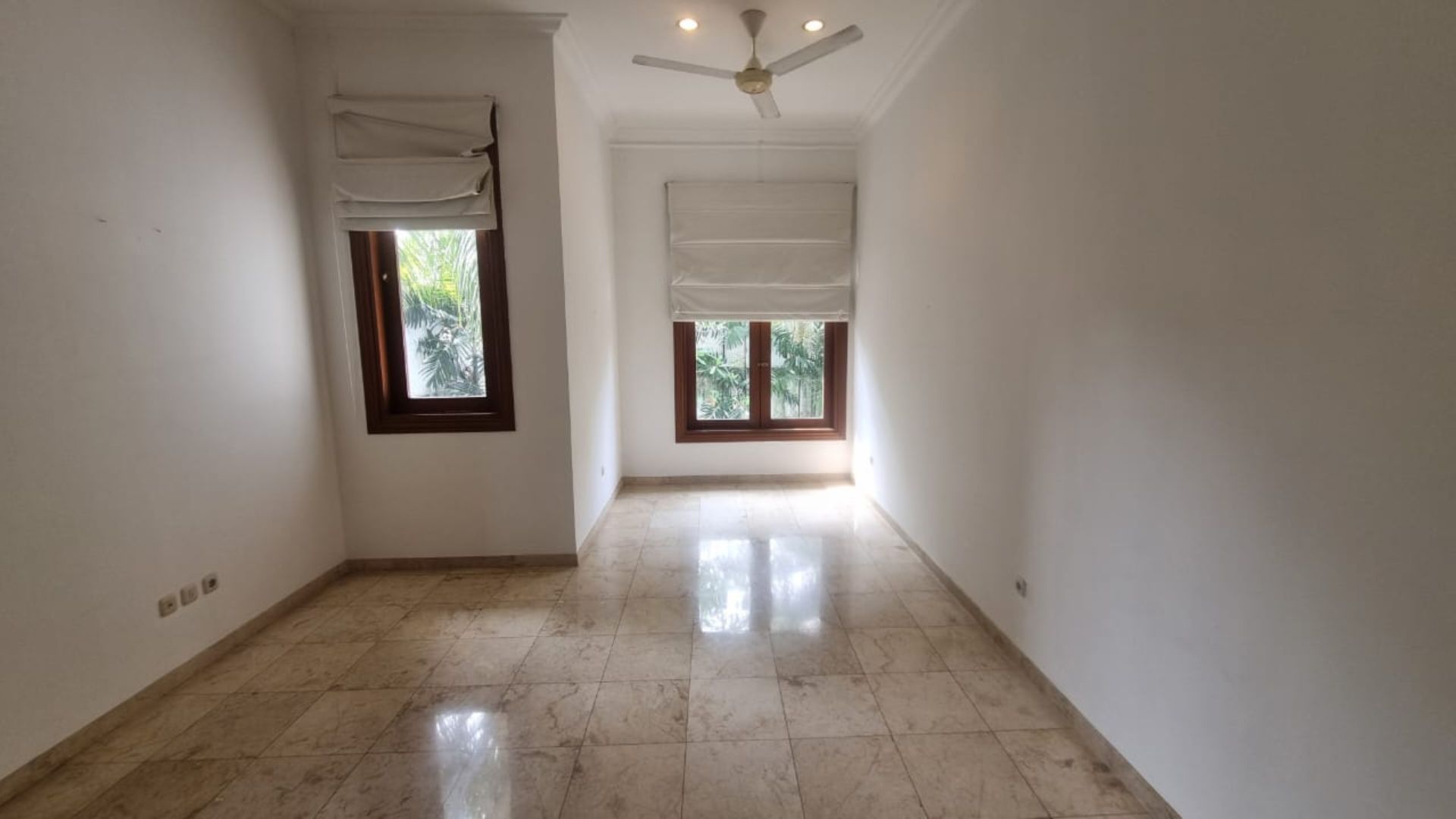For Rent 5BR House South Jakarta Kebayoran Baru KBBR304
