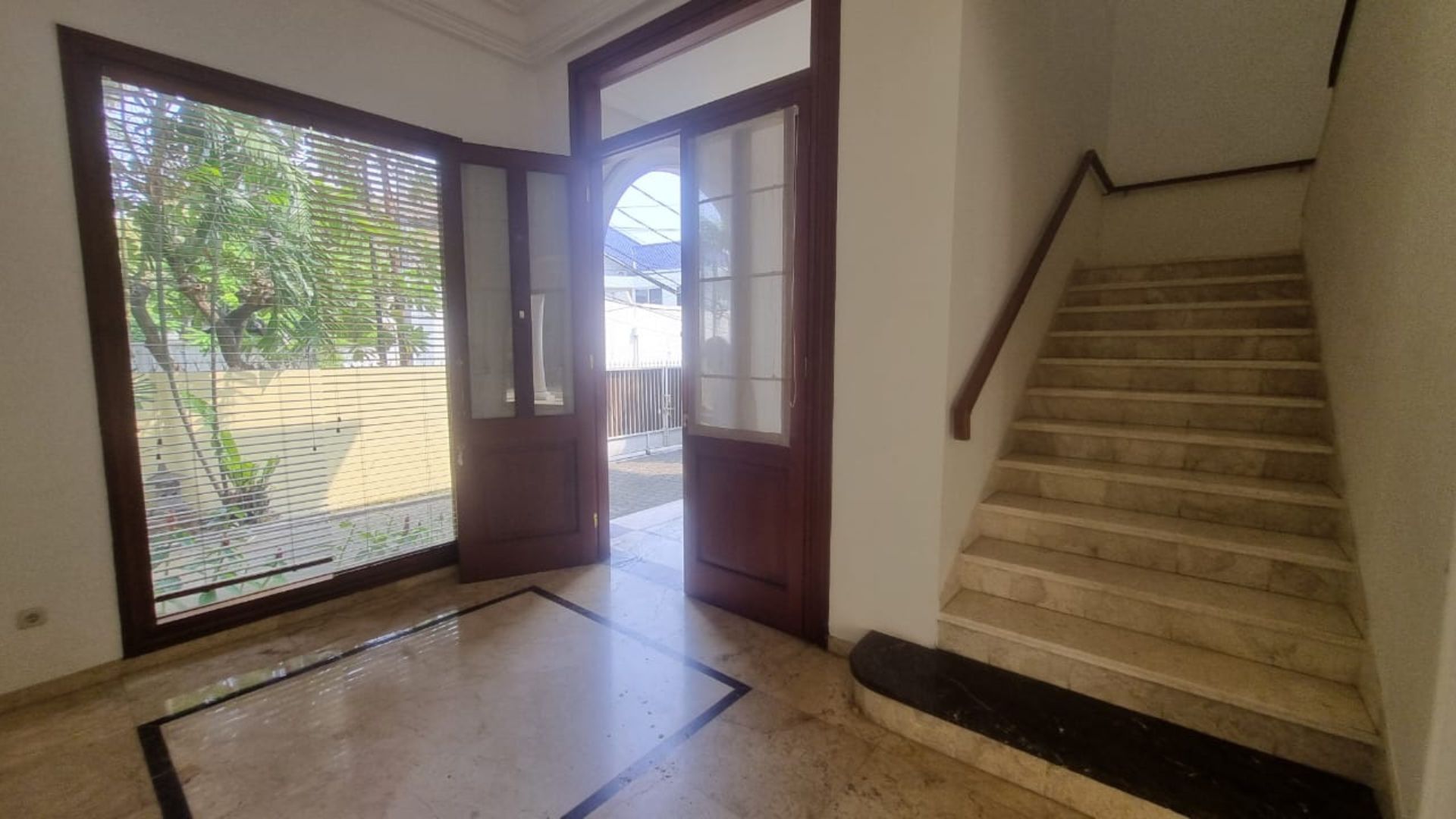 For Rent 5BR House South Jakarta Kebayoran Baru KBBR304