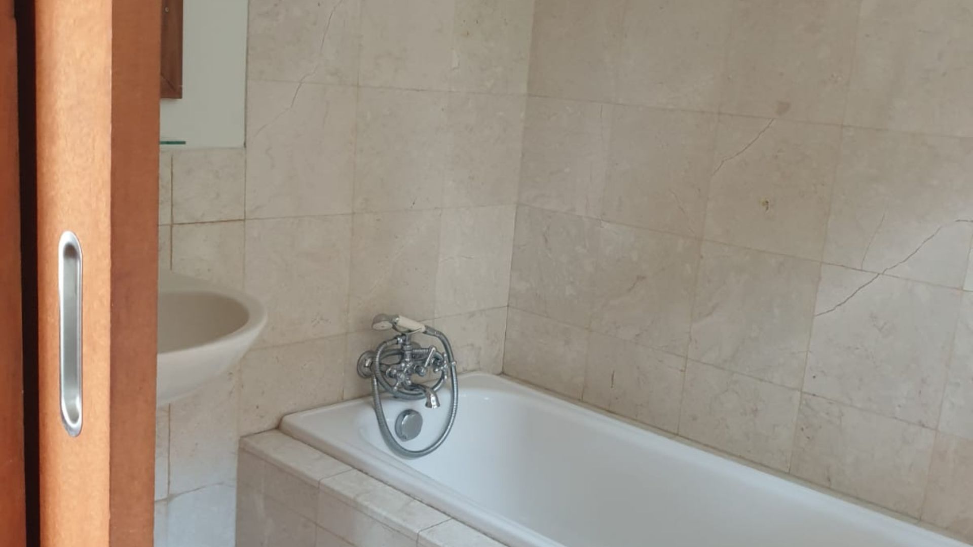 THE VERANDA-2BR-BATHROOM 2 For Rent 2BR Apartment The Veranda South Jakarta Cipete VER001