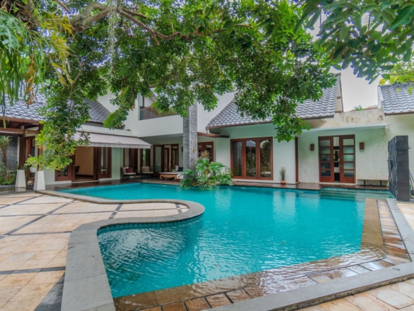TUMARITIS 8B-6BR-SWIMMING POOL