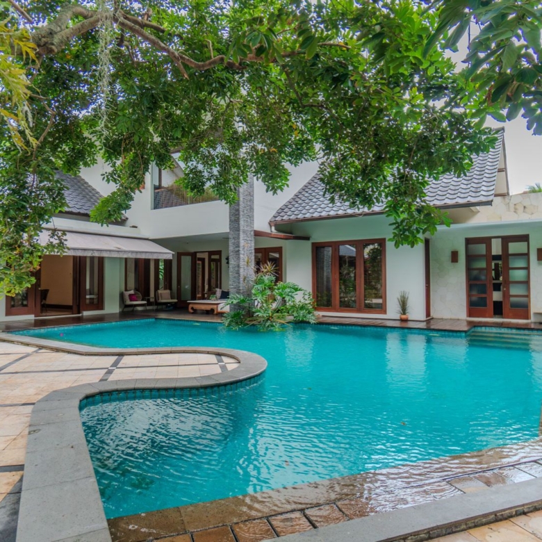 TUMARITIS 8B-6BR-SWIMMING POOL