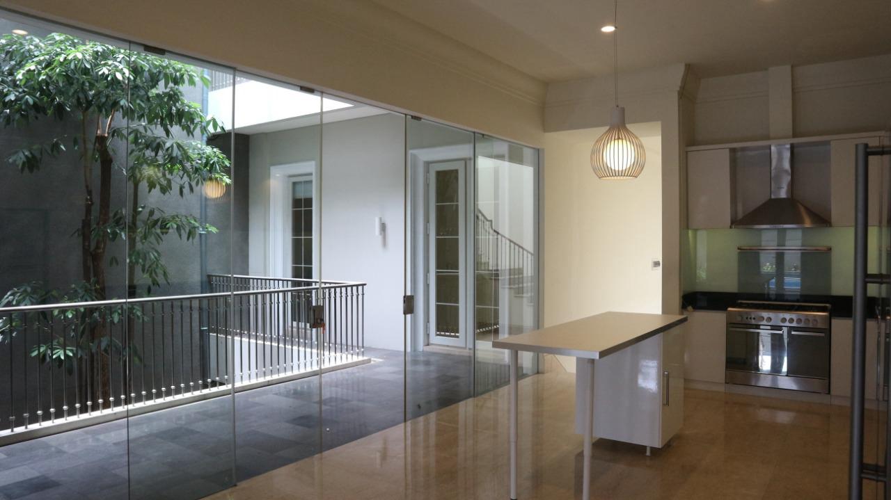 For Rent 5BR House South Jakarta Kemang KMGS081