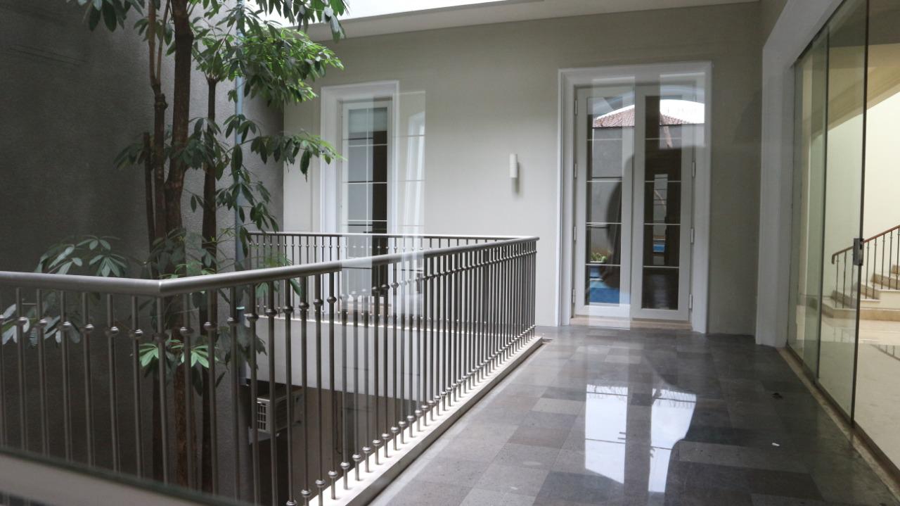 For Rent 5BR House South Jakarta Kemang KMGS081