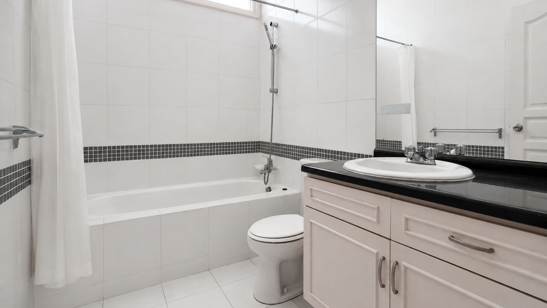 ASEM II BLOK J-5BR-BATHROOM 3 For Rent 4BR House South Jakarta Cipete CPT087