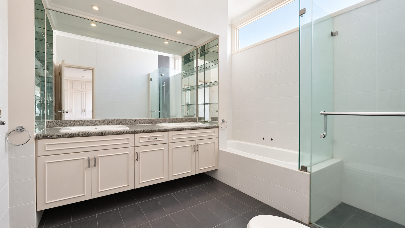 BLOK AA-5BR-BATHROOM 1 For Rent 4BR House South Jakarta Cipete CPT063