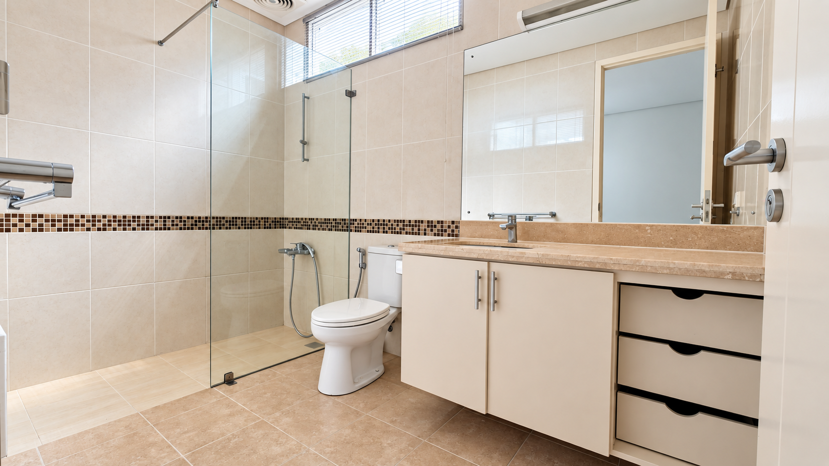 BLOK E-5BR-BATHROOM 1 For Rent 4BR House South Jakarta Cilandak CLD339