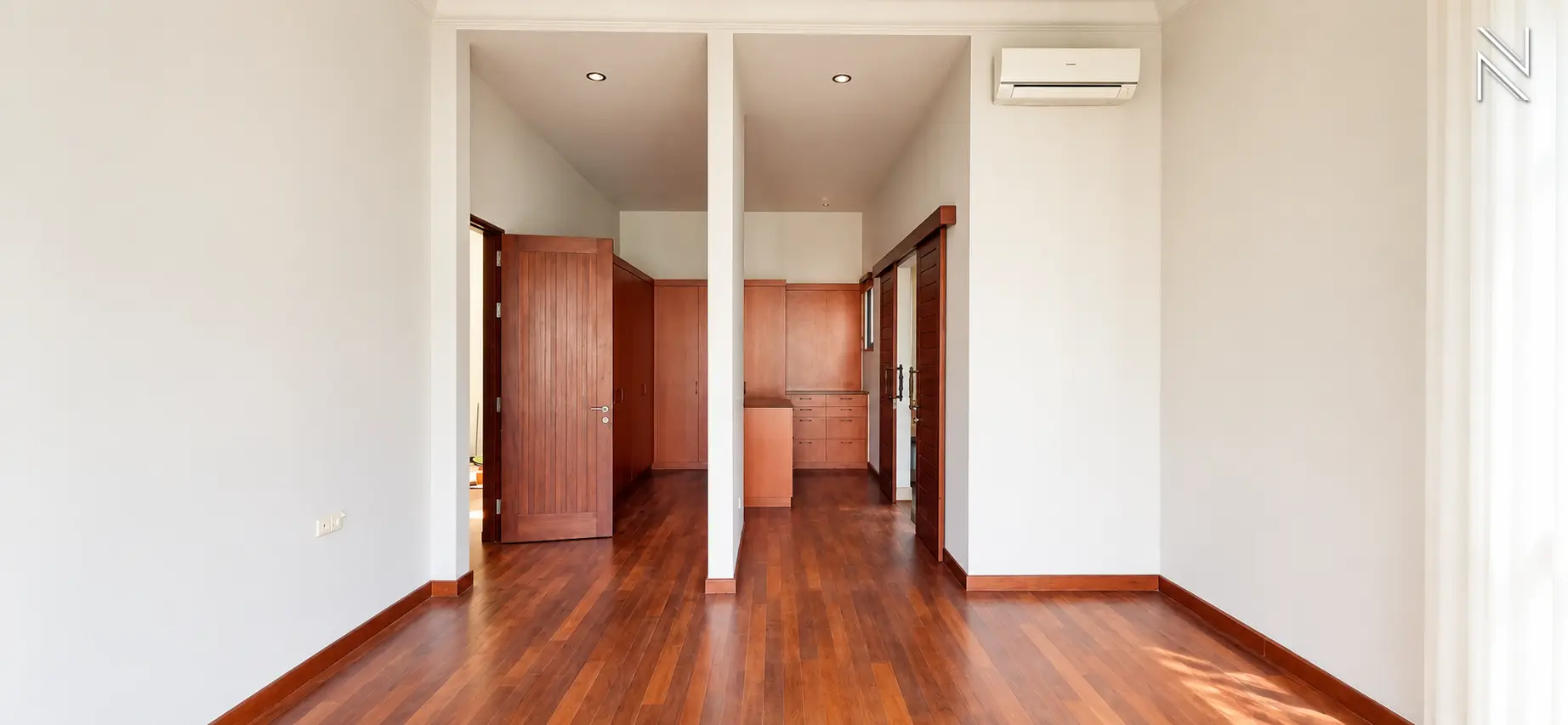 Gaharu no.6 – Kamar Tidur Utama 01 For Rent 5BR House South Jakarta Cilandak CLD029