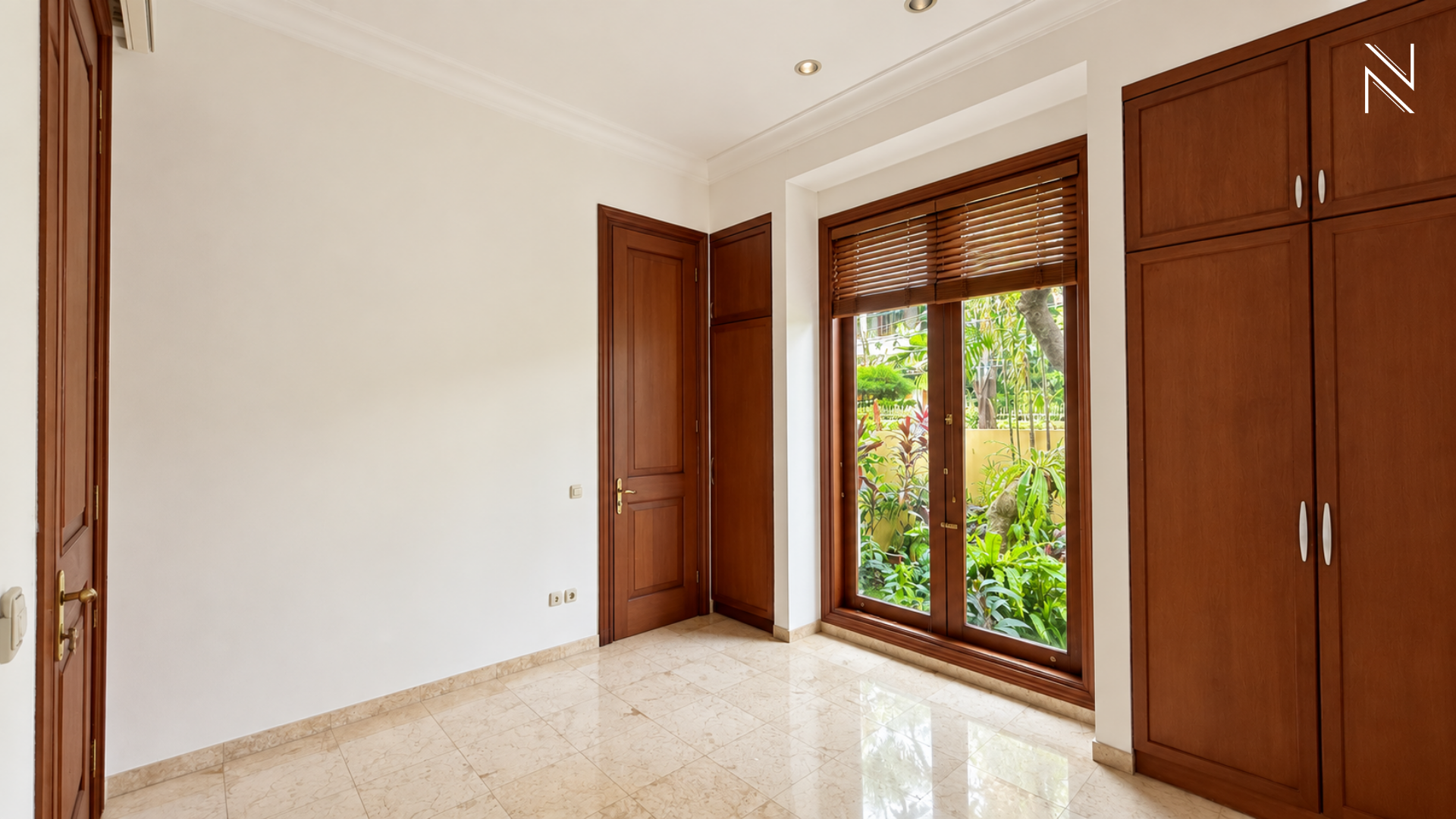 For Rent 5BR House South Jakarta Kebayoran Baru KBBR304