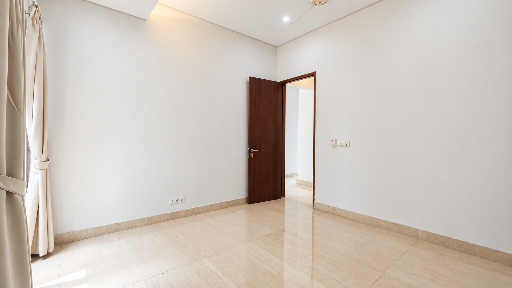 Jl. H. Soleh No. 1B-5BR-BEDROOM 1 ANGLE 2 For Buy 4BR House South Jakarta Kemang KMGTS090