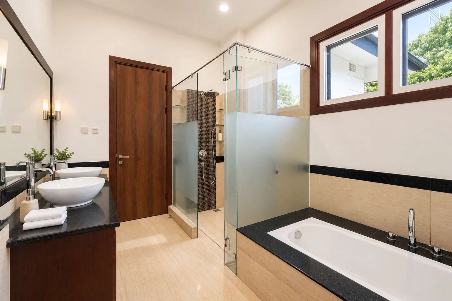 ASTORIA A5 – CLD253 – Bathroom Double Vanity Tub and Shower View – Photo 16 For Rent 5BR House South Jakarta Cilandak CLD253