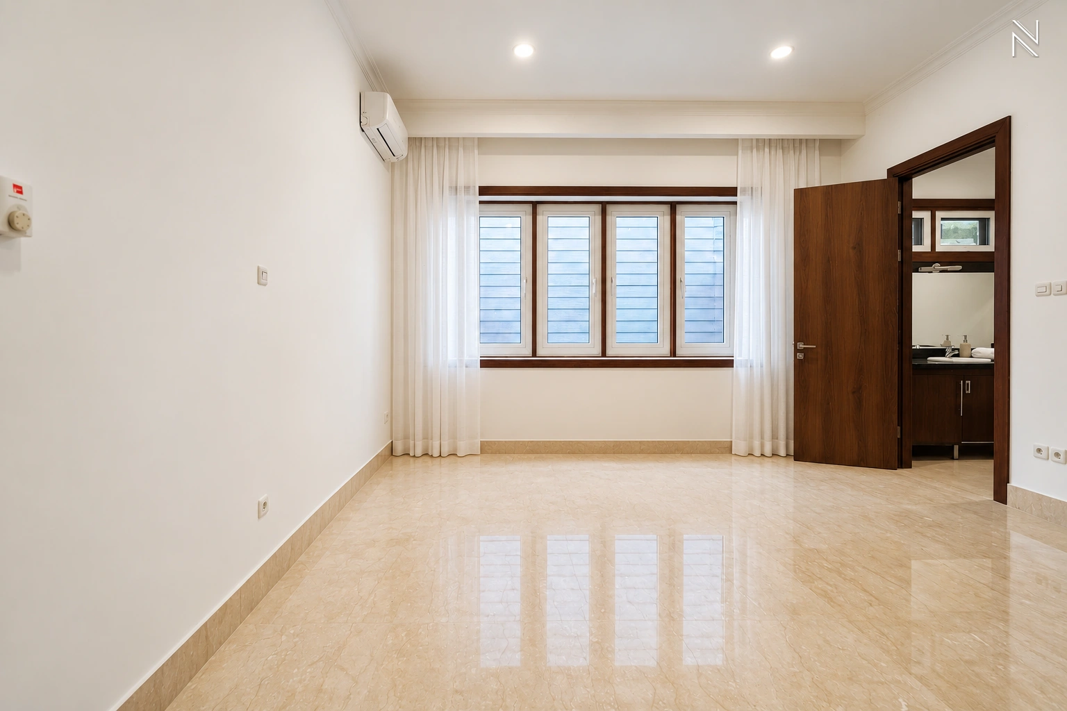 ASTORIA A5 – CLD253 – Bedroom Four Pane Window Front View – Photo 23 For Rent 5BR House South Jakarta Cilandak CLD253