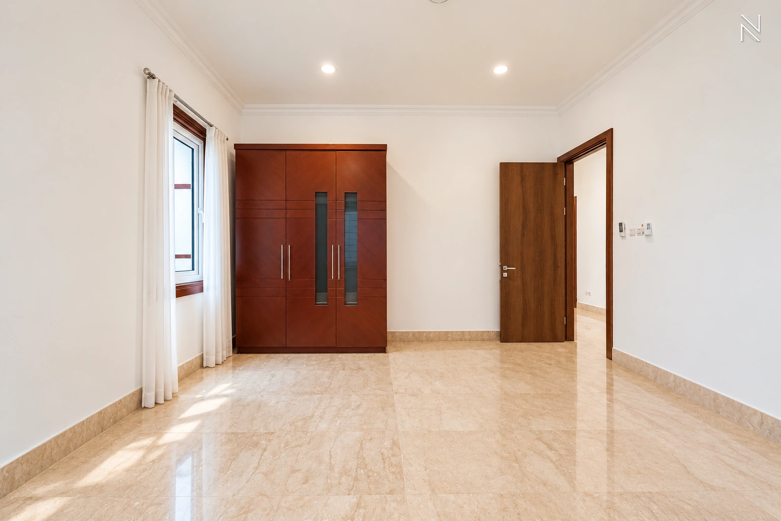 ASTORIA A5 – CLD253 – Bedroom Wardrobe and Narrow Window View – Photo 24 For Rent 5BR House South Jakarta Cilandak CLD253