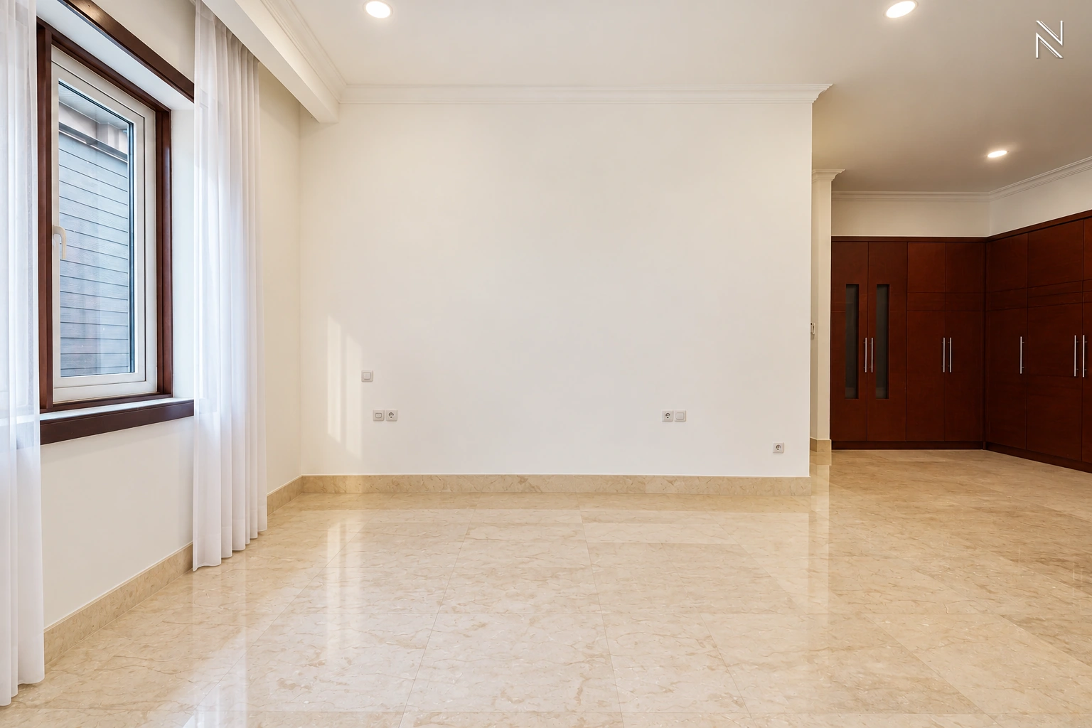 ASTORIA A5 – CLD253 – Large Bedroom and Walk In Wardrobe View – Photo 30 For Rent 5BR House South Jakarta Cilandak CLD253