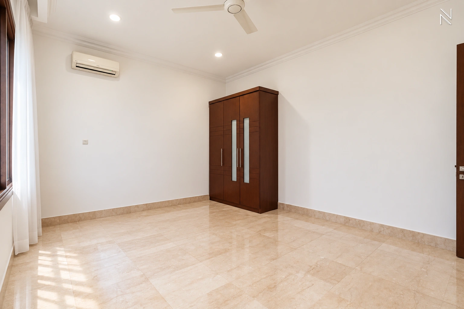 ASTORIA A5 – CLD253 – Single Bedroom Wardrobe Angle View – Photo 18 For Rent 5BR House South Jakarta Cilandak CLD253