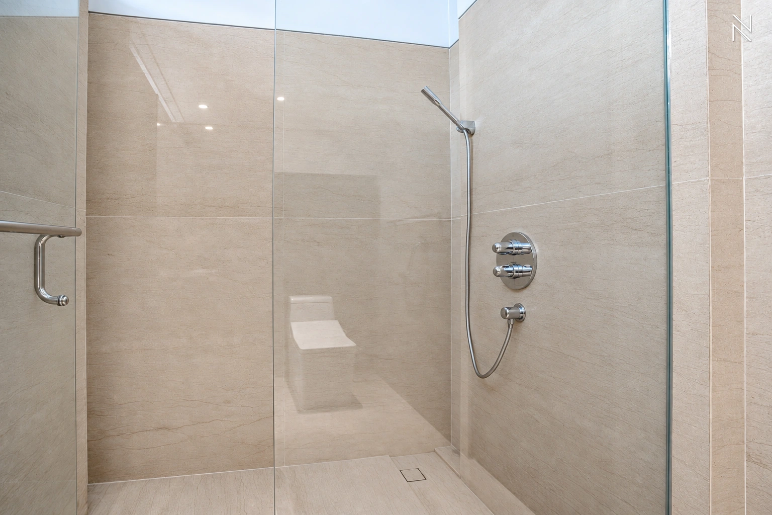 BDN 1 No. 12 Kav C – CLD120 – Bathroom Shower Detail – Photo 26 For Rent 4BR House South Jakarta Cilandak CLD120