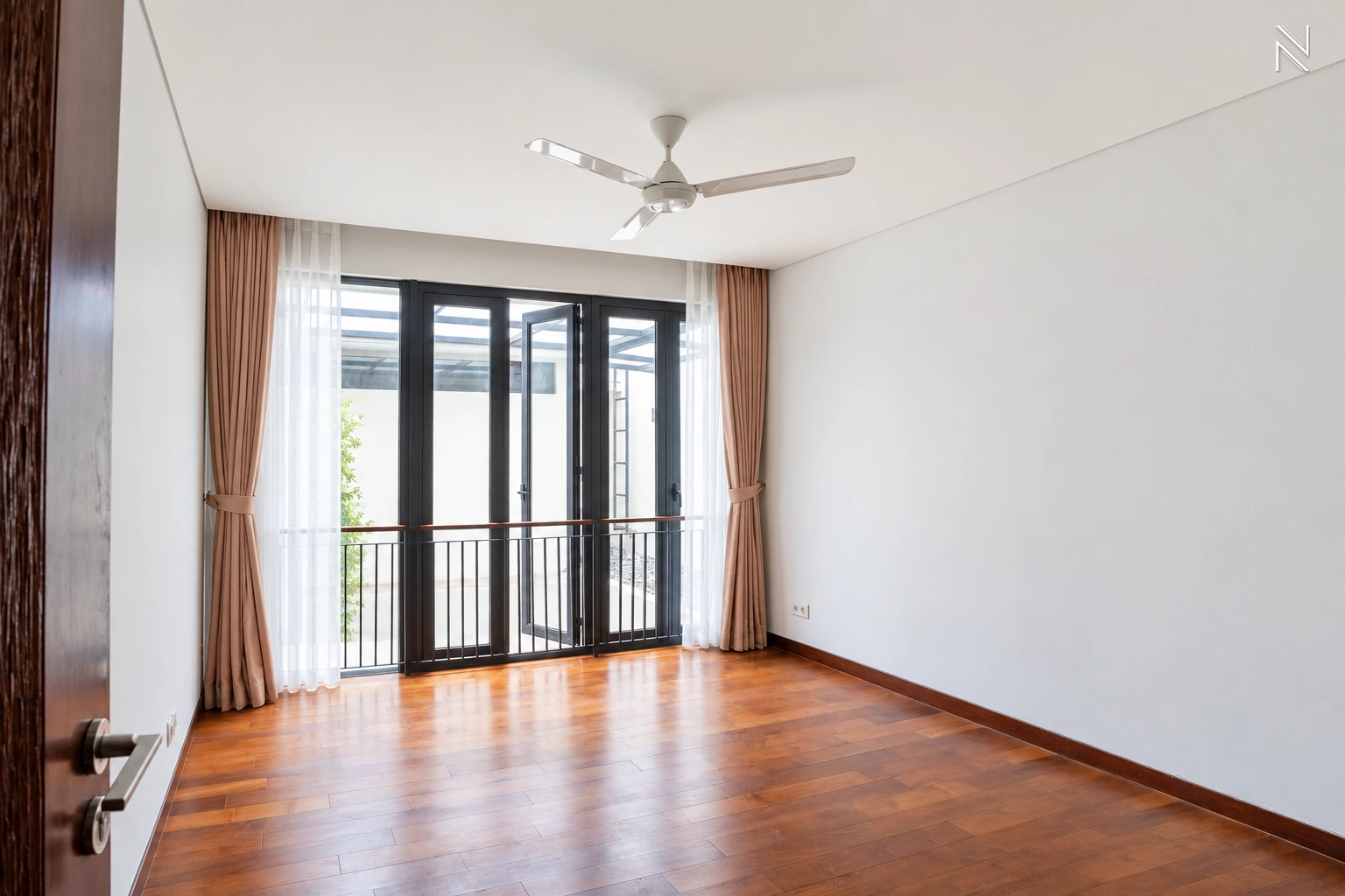 BDN 1 No. 12 Kav C – CLD120 – Bedroom Courtyard View 02 – Photo 31 For Rent 4BR House South Jakarta Cilandak CLD120