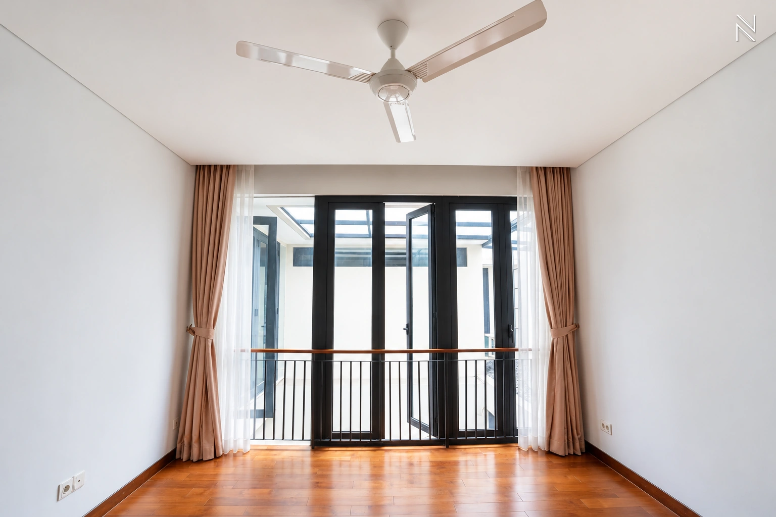 BDN 1 No. 12 Kav C – CLD120 – Bedroom Courtyard View 03 – Photo 32 For Rent 4BR House South Jakarta Cilandak CLD120