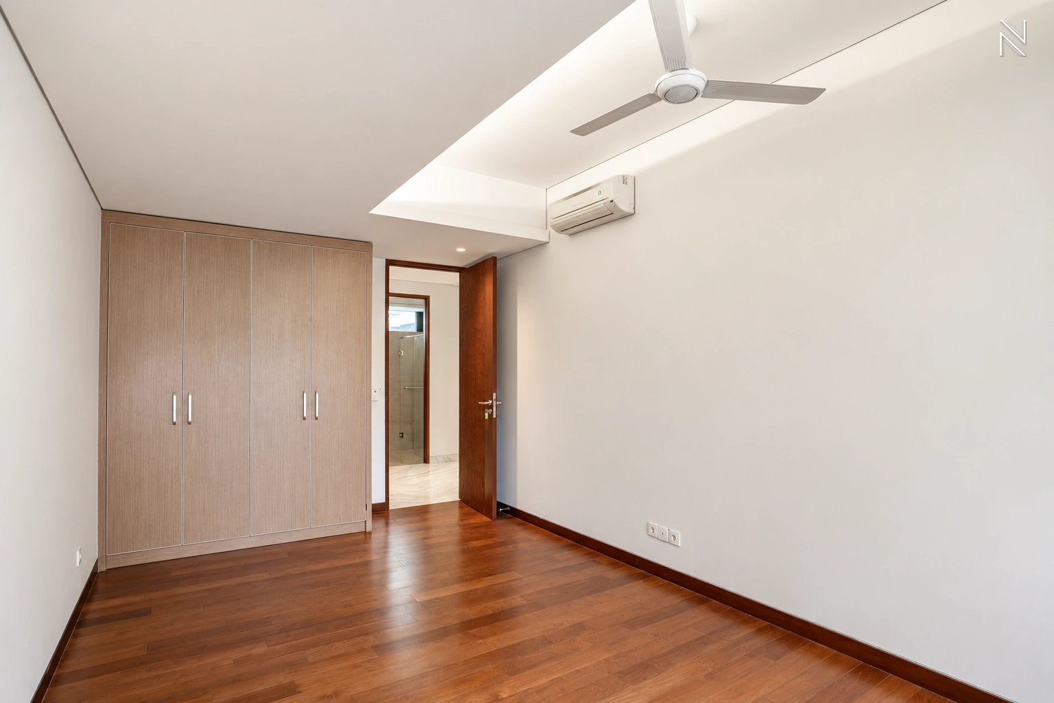 BDN 1 No. 12 Kav C – CLD120 – Bedroom Wardrobe View – Photo 14 For Rent 4BR House South Jakarta Cilandak CLD120