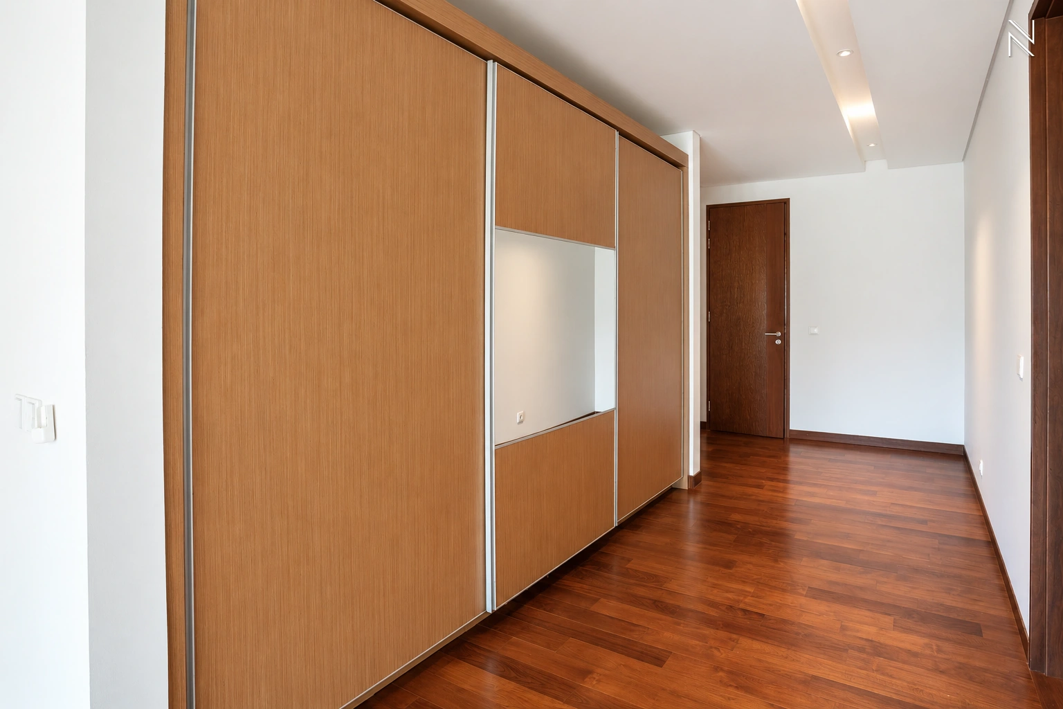 BDN 1 No. 12 Kav C – CLD120 – Wardrobe Detail View – Photo 38 For Rent 4BR House South Jakarta Cilandak CLD120