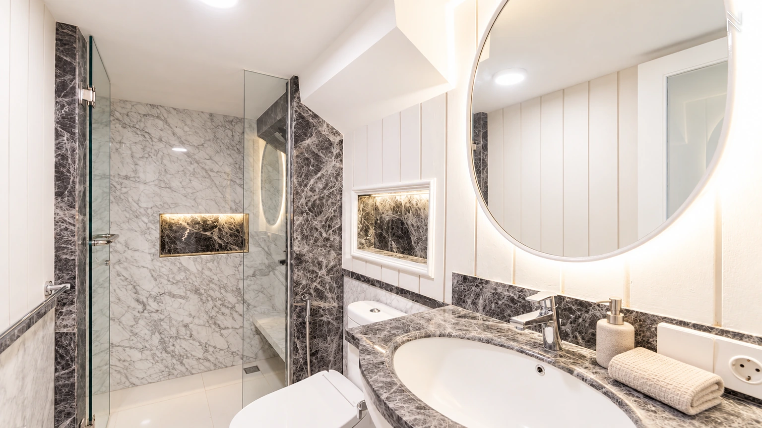 Kemang Selatan 11 No. 6A – Bathroom 1 For Buy 6BR House South Jakarta Kemang KMGS317