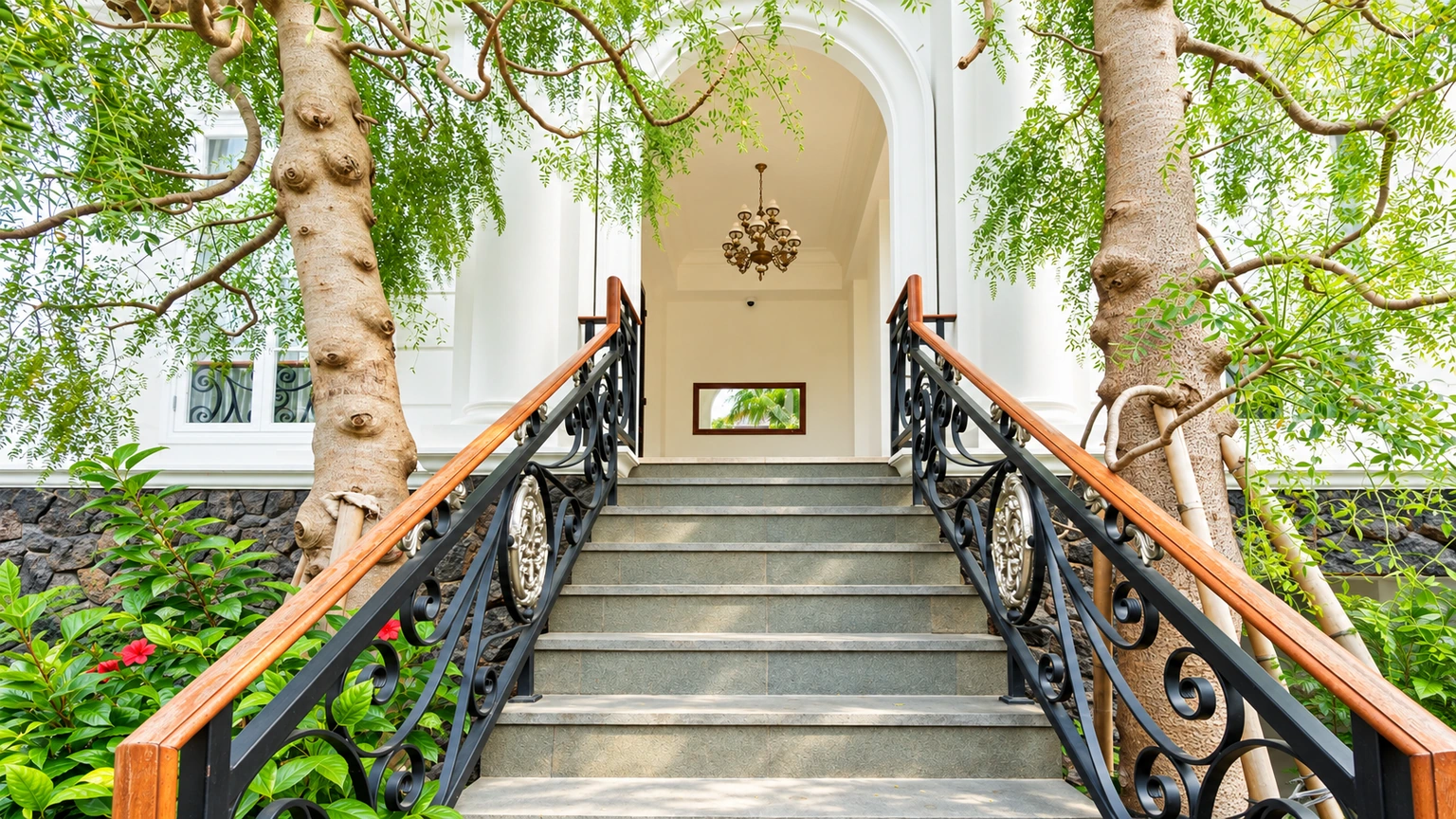 Kemang Selatan 11 No. 6A – Foyer Area – Garden Entrance For Buy 6BR House South Jakarta Kemang KMGS317