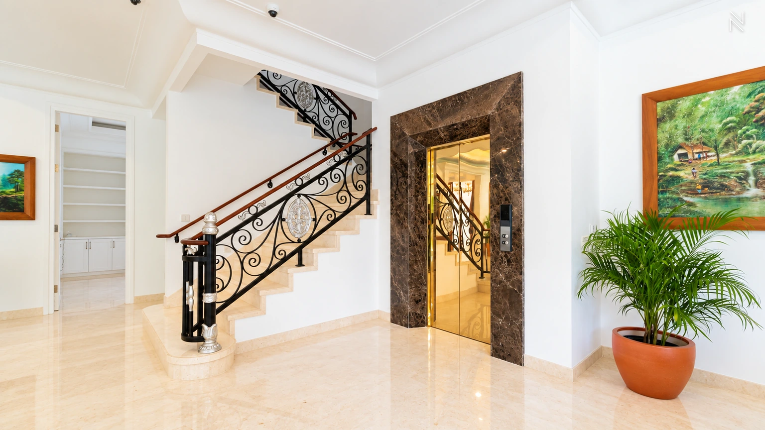 Kemang Selatan 11 No. 6A – Lift and Stairs For Buy 6BR House South Jakarta Kemang KMGS317