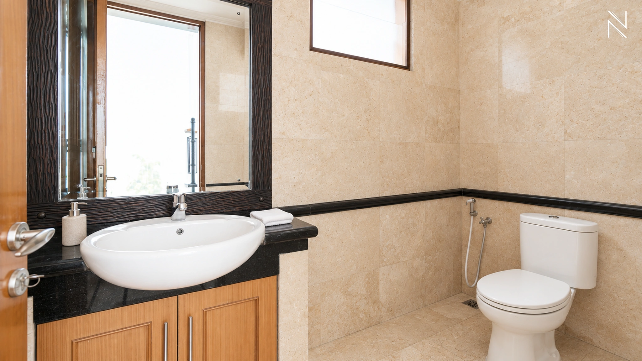 Kemang Selatan 1C No. 7 – Powder Room For Rent 5BR House South Jakarta Kemang KMGS062