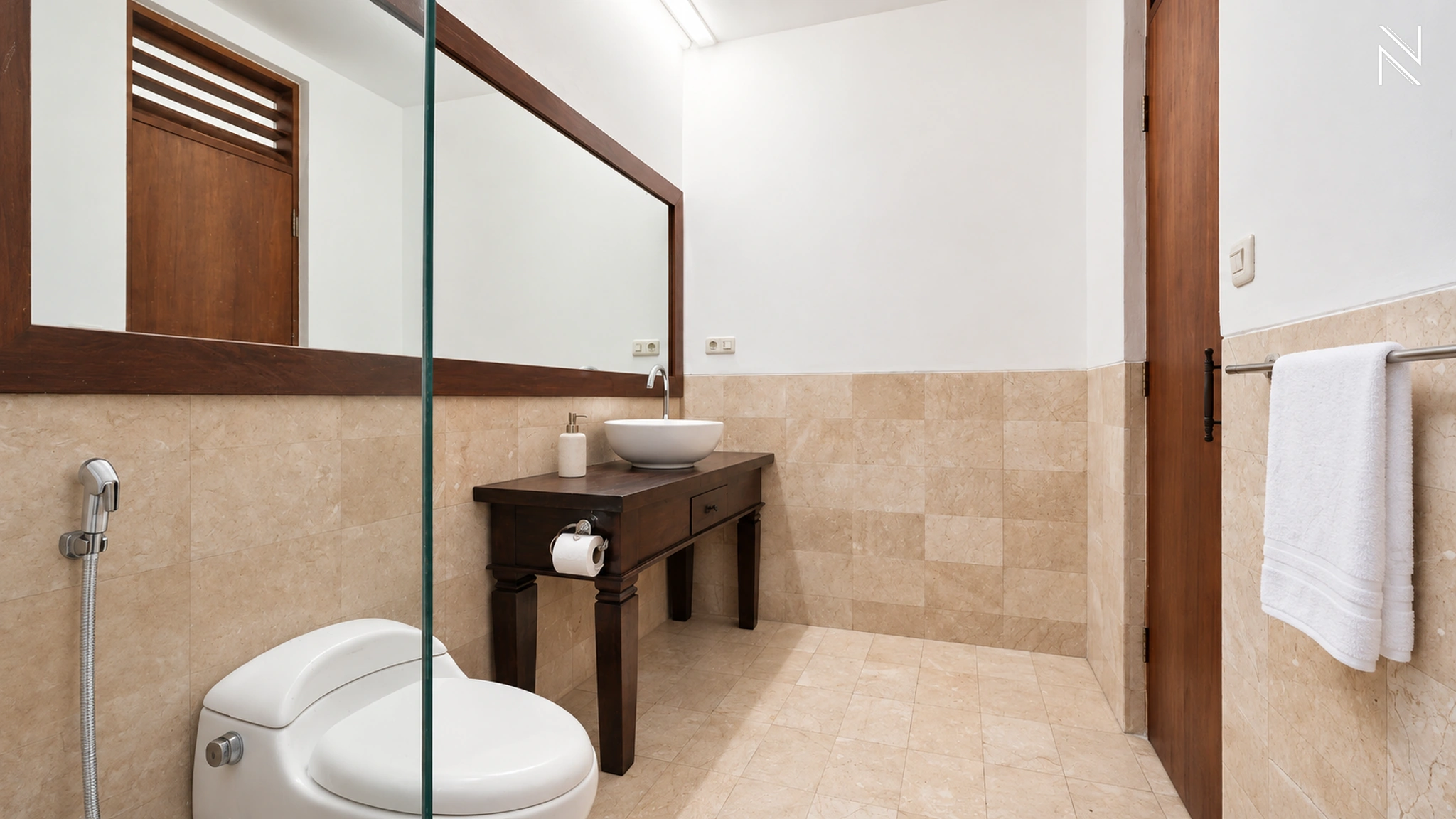 Kemang Selatan 9 No 5A – Bathroom 1 – Angle 2 For Rent 4BR House South Jakarta Kemang KMGS011