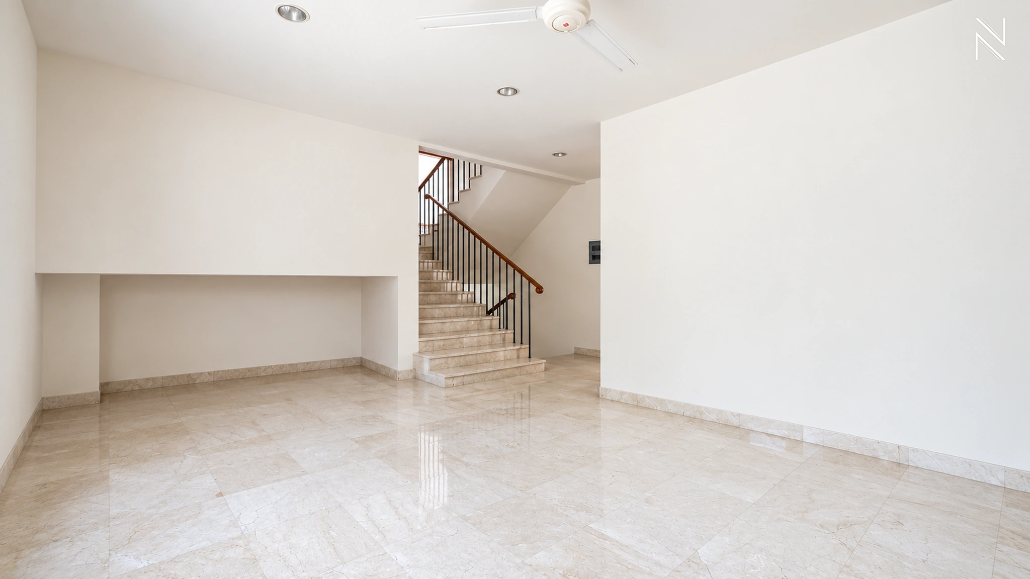 Kemang Selatan 9 No 5A – Upper Hallway – Angle 2 For Rent 4BR House South Jakarta Kemang KMGS011