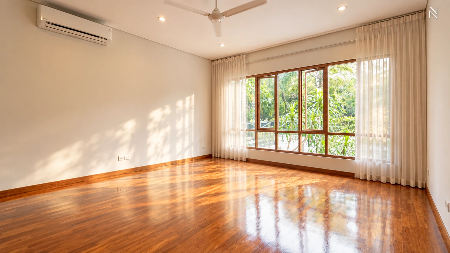 Kemang Selatan XI No 105 Kav B – Wood Floor Bedroom – Window View For Rent 4BR House South Jakarta Kemang KMGS143