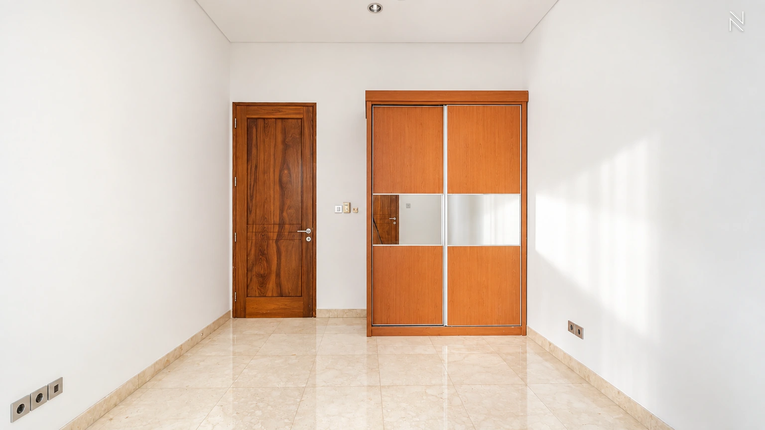 Kemang Selatan XI No 105 Kav H – Bedroom – Sliding Wardrobe View For Rent 5BR House South Jakarta Kemang KMGS135