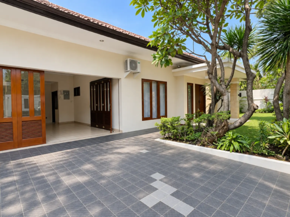 For Rent 4BR House South Jakarta Kemang KMGT142