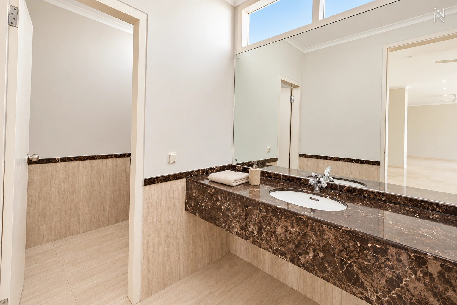 Kemang Timur 2 25N Lembong House – Bathroom 01 For Rent 4BR House South Jakarta Kemang KMGT065