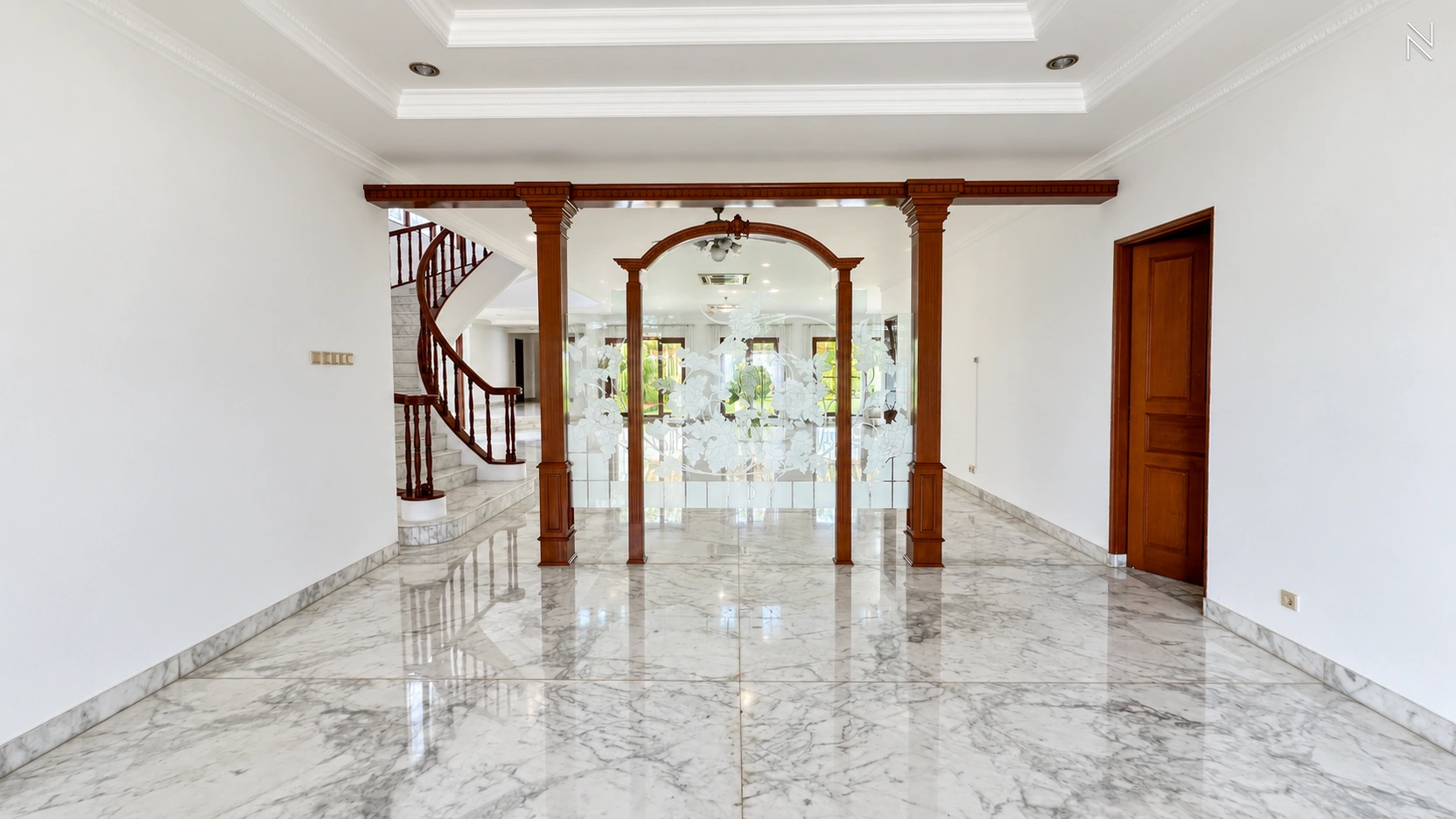 Kemang Timur Dalam N4 – Foyer dan Partisi Kaca For Buy 7BR House South Jakarta Kemang KMGT026