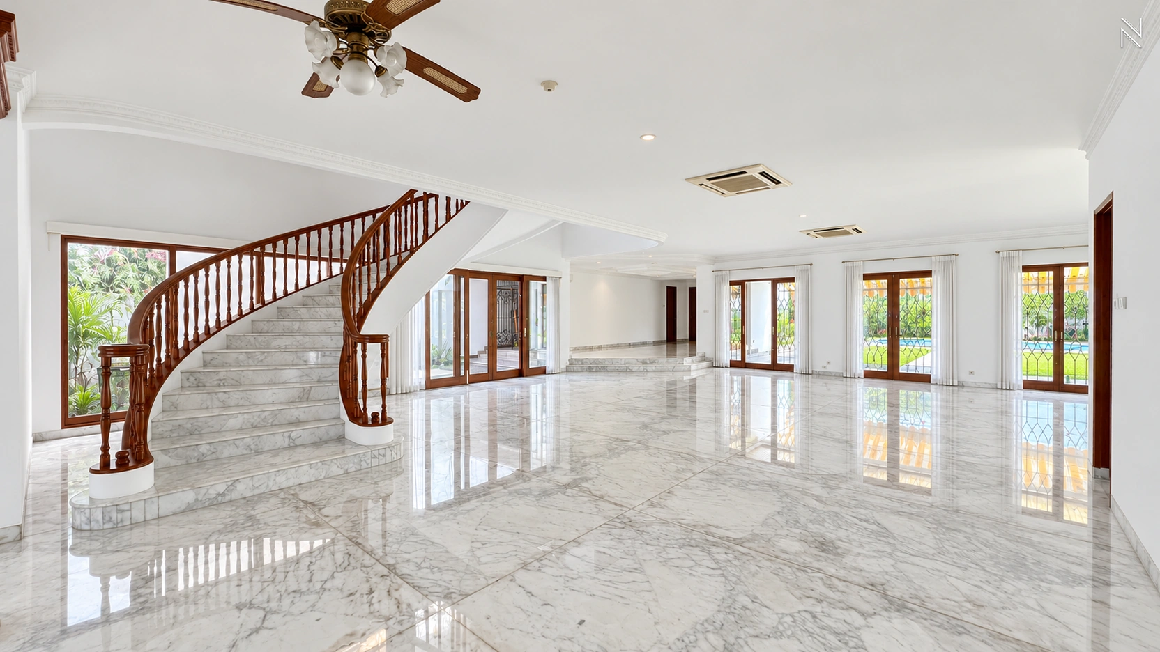 Kemang Timur Dalam N4 – Foyer dan Tangga – Sudut 03 For Buy 7BR House South Jakarta Kemang KMGT026