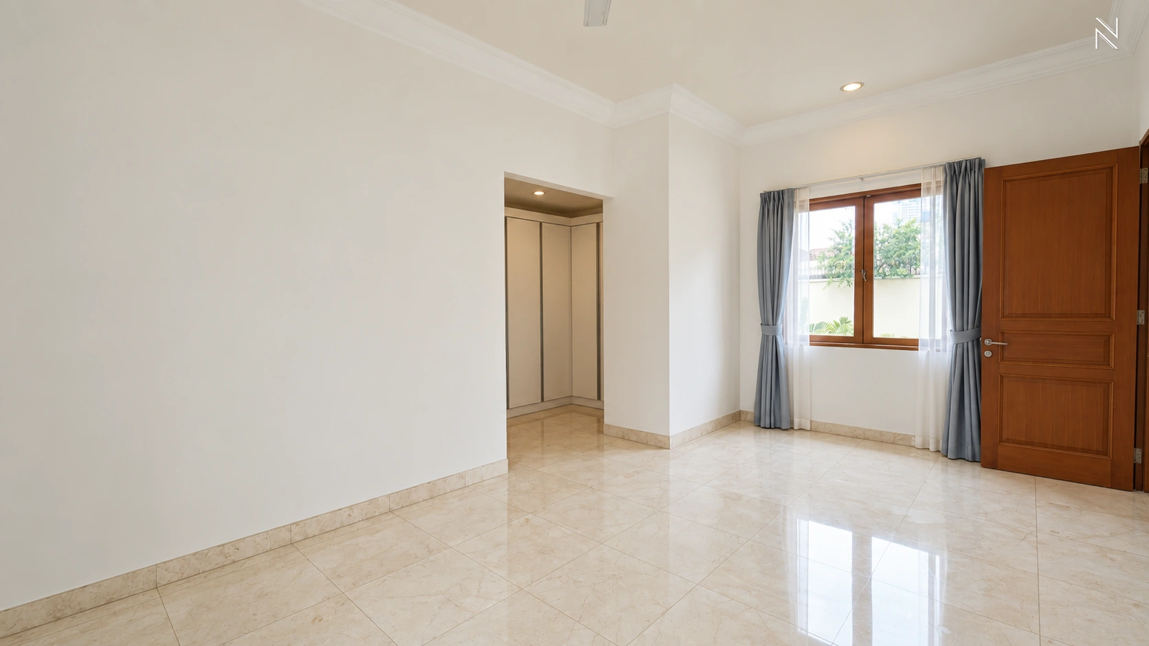 Mushola 150B Kav A – KMGS083 – Bedroom Closet Entrance View – Photo 09406 For Rent 4BR House South Jakarta Kemang KMGS083