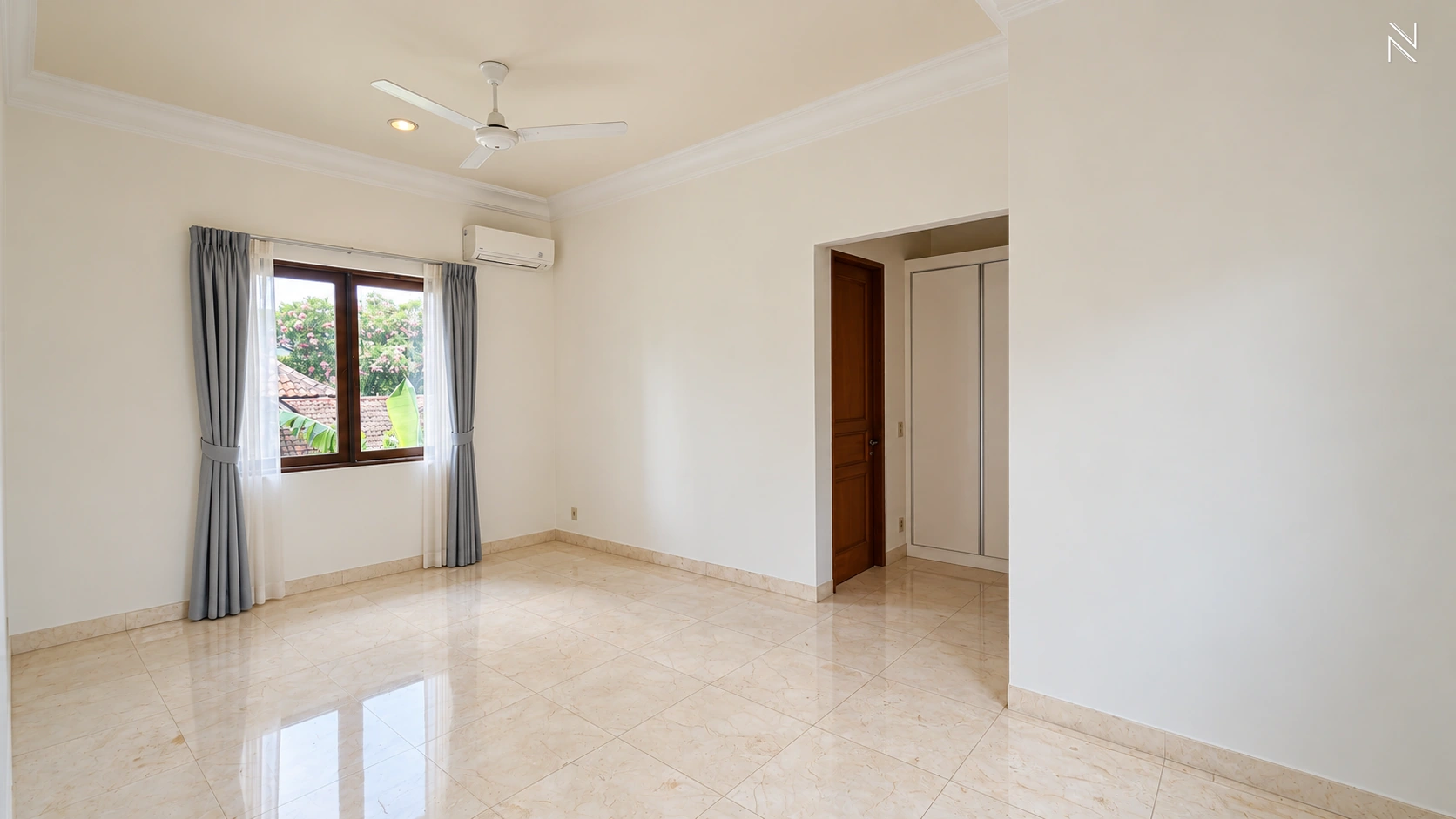 Mushola 150B Kav A – KMGS083 – Bedroom Closet Window View – Photo 09403 For Rent 4BR House South Jakarta Kemang KMGS083